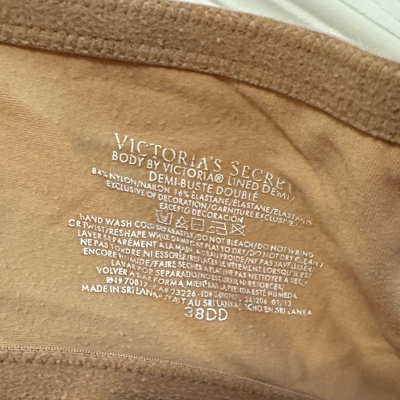Victoria's Secret Tan Underwire Bra - Picture 2 of 5